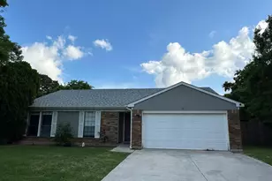 927 S Riverside Dr, Grapevine, TX 76051 - Photo 1