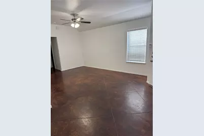 521 Oakwood Lane, Arlington, TX 76012 - Photo 3