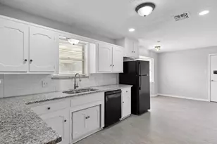 3709 Ashford Ave, Fort Worth, TX 76133 - Photo 11