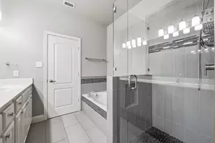 722 E 1st St, Fort Worth, TX 76102 - Photo 17