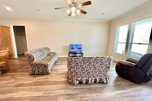 318 E 4th St, Lindsay, TX 76250 - Photo 17