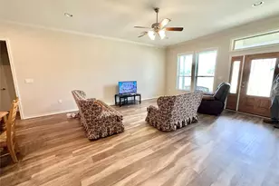 318 E 4th St, Lindsay, TX 76250 - Photo 15