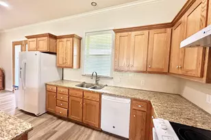 318 E 4th St, Lindsay, TX 76250 - Photo 11