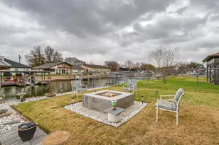 306 Tahiti Dr, Granbury, TX 76048 - Photo 31