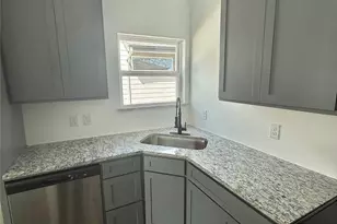 920 S Montreal Ave, Dallas, TX 75208 - Photo 13