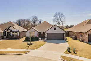 141 Maverick Ln, Pilot Point, TX 76258 - Photo 3