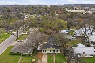 208 E Columbia St, Weatherford, TX 76086 - Photo 29