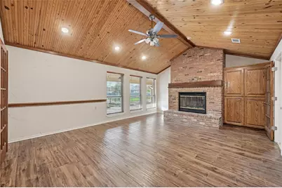 6208 Windsong Drive, Arlington, TX 76001 - Photo 9