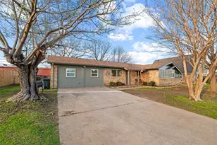 614 Greenbrook Ln, Grand Prairie, TX 75052 - Photo 5