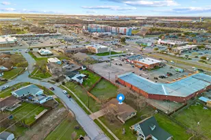 614 Greenbrook Ln, Grand Prairie, TX 75052 - Photo 11