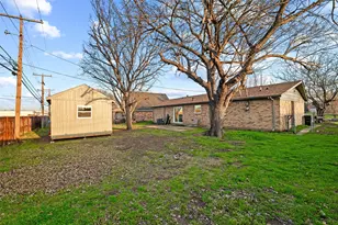 614 Greenbrook Ln, Grand Prairie, TX 75052 - Photo 23