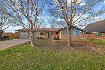 614 Greenbrook Lane, Grand Prairie, TX 75052 - Photo 3