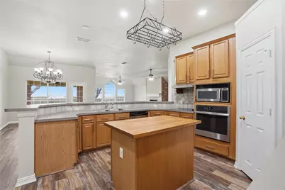 500 Surry Court, Saginaw, TX 76179 - Photo 7