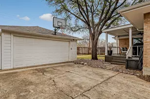 9919 Lakemere Dr, Dallas, TX 75238 - Photo 31