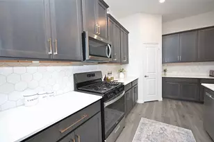 10013 Gray Barrel Dr, Aubrey, TX 76227 - Photo 7