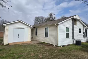 404 S Pecan St, Bells, TX 75414 - Photo 3