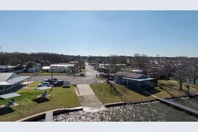 6526 Blue Water Court, Granbury, TX 76049 - Photo 35