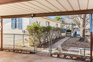 6526 Blue Water Ct, Granbury, TX 76049 - Photo 5