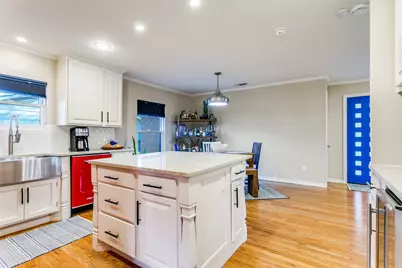 318 Ruth Street, Grapevine, TX 76051 - Photo 7