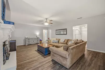 401 Meadow Ridge Drive, Cedar Hill, TX 75104 - Photo 11