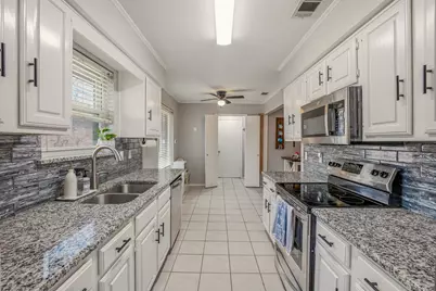 401 Meadow Ridge Drive, Cedar Hill, TX 75104 - Photo 13