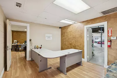 602 E Davis Street, Grand Prairie, TX 75050 - Photo 3