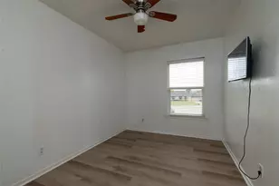 522 Royal Valley Rd, Grand Prairie, TX 75052 - Photo 19