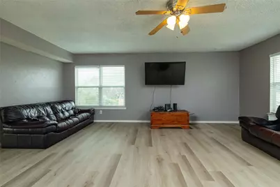 522 Royal Valley Road, Grand Prairie, TX 75052 - Photo 5