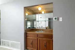 522 Royal Valley Rd, Grand Prairie, TX 75052 - Photo 7