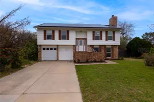 522 Royal Valley Rd, Grand Prairie, TX 75052 - Photo 1