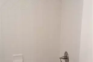 515 Valley Spring Dr, Arlington, TX 76018 - Photo 9