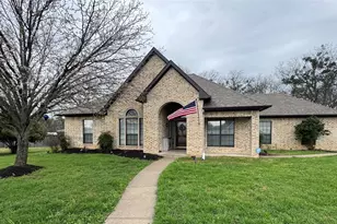 511 Emma St, Grandview, TX 76050 - Photo 1