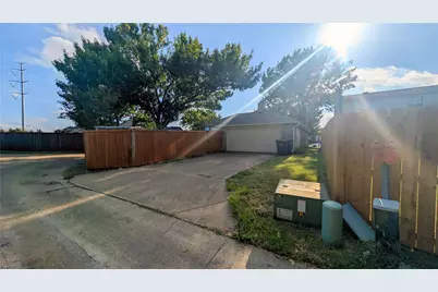 2842 Kingswood Drive, Garland, TX 75040 - Photo 31