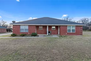 225 Oak Ct, Rhome, TX 76078 - Photo 1