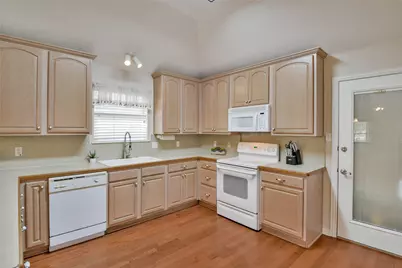 1010 Hayden Court, Granbury, TX 76048 - Photo 11