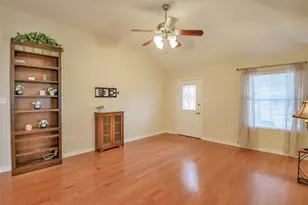 1010 Hayden Ct, Granbury, TX 76048 - Photo 7