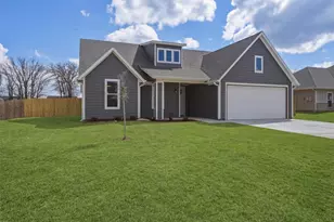 421 Red Bud Ln, Tolar, TX 76476 - Photo 3