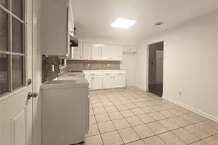 12116 Hoblitzelle Dr, Dallas, TX 75243 - Photo 15