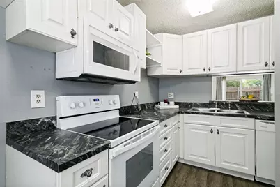 634 W Collins Street, Denton, TX 76201 - Photo 5