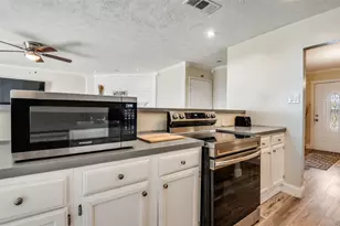 10222 Red Maple Dr, Dallas, TX 75249 - Photo 11