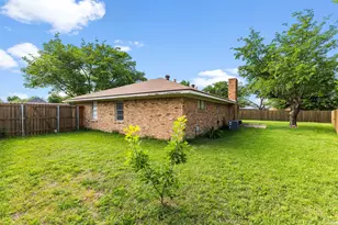 1705 Santa Clara Ct, Grand Prairie, TX 75051 - Photo 17