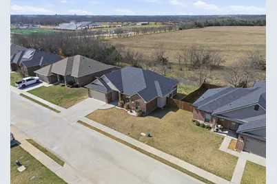 711 Hadley Lane, Valley View, TX 76272 - Photo 37