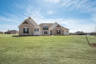 1435 Julian Dr, Van Alstyne, TX 75495 - Photo 1