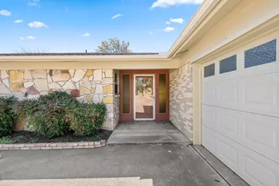 629 Williamsburg Court, Granbury, TX 76048 - Photo 3