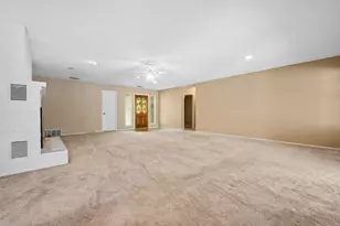 629 Williamsburg Ct, Granbury, TX 76048 - Photo 7