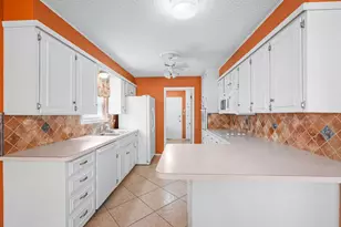 629 Williamsburg Ct, Granbury, TX 76048 - Photo 15