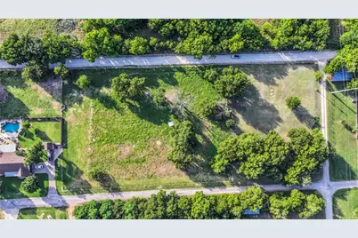 708A W Howell Street, Saint Jo, TX 76265 - Photo 3