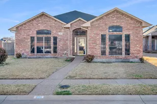 201 Bluebonnet Ln, Waxahachie, TX 75165 - Photo 1