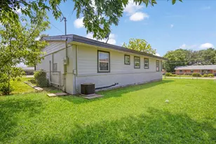 1815 W Brockett St, Sherman, TX 75092 - Photo 23