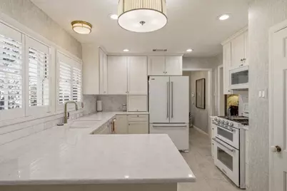 421 W Hazelwood Drive, Fort Worth, TX 76107 - Photo 17